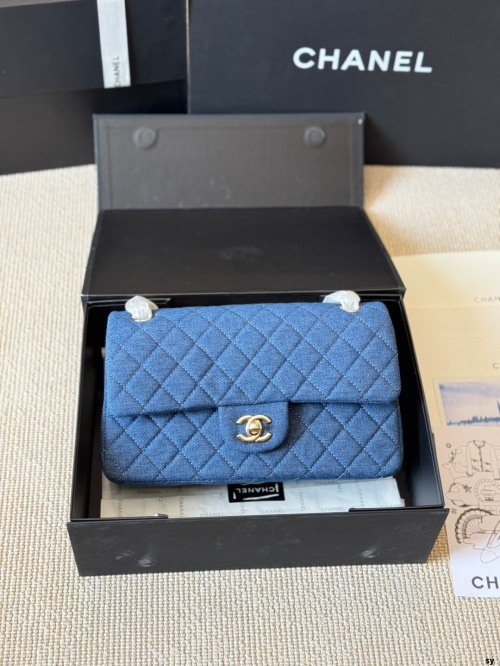 Chanel CF Classic Denim Flap Bag, 26cm - Iconic Design & Timeless Elegance 1 Chanel CF Classic Denim Flap Bag, 26cm - Iconic Design & Timeless Elegance