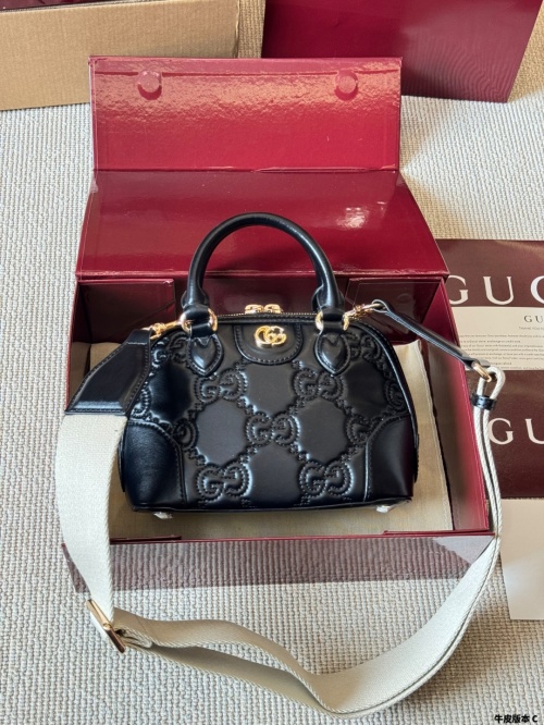 Gucci Matelassé Leather Top Handle Bag with Double G - Black, 19x13x10cm 1 Gucci Matelassé Leather Top Handle Bag with Double G - Black, 19x13x10cm