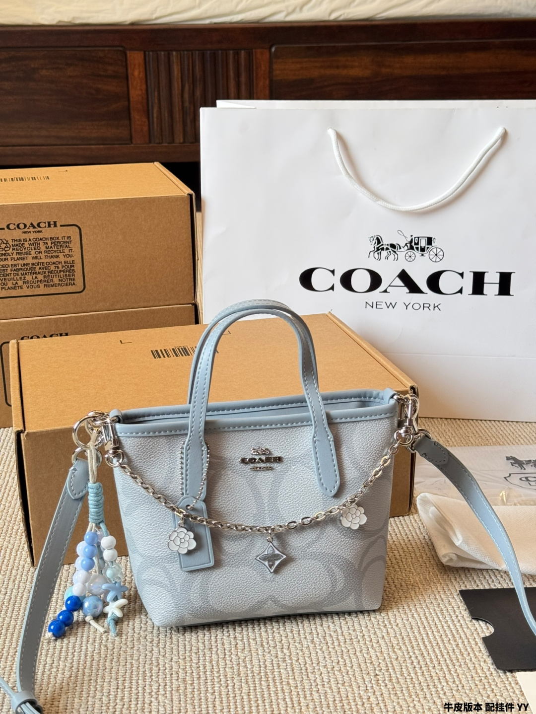 Versión de piel de vaca con colgante COACH | ¡Ay! Qué lindo este City mini tote (Kouchi nuevo de septiembre v…
