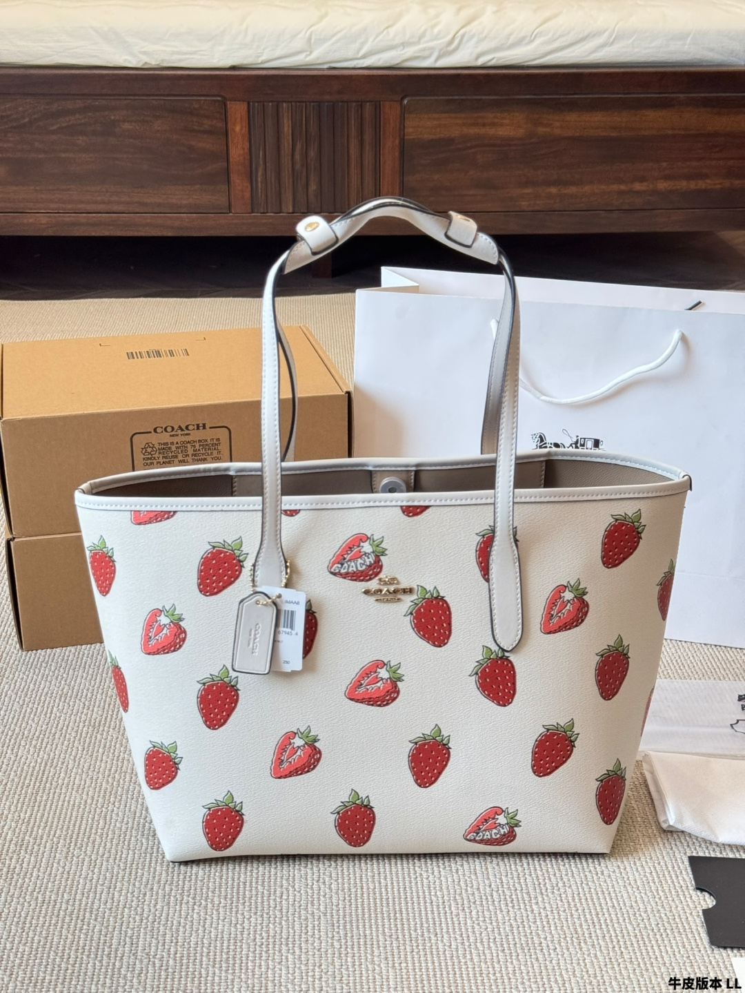 Versión de cuero Coach & city tote fresa🍓clásico tote de mano y hombro, nuevo estilo Coach, tote, estilo out…