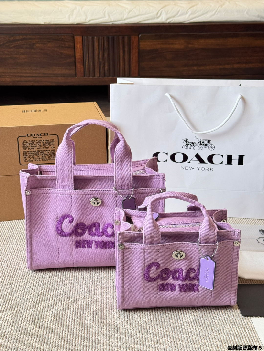 Edición réplica, tela original /195 COACH | Cargo tote bolso tote vaquero. La serie vaquera tan esperada por fin llegó.…