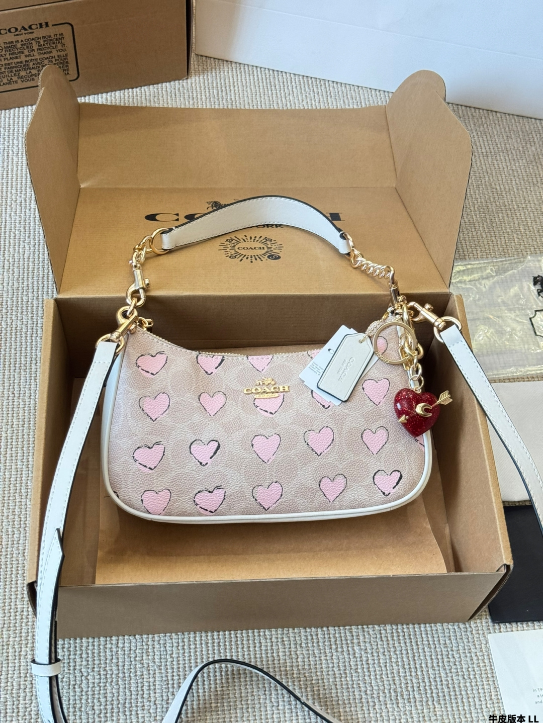 Versión en piel Coach | Teri 24 bolso de axila en forma de corazón, el bolso de axila más popular de la serie Teri, una…
