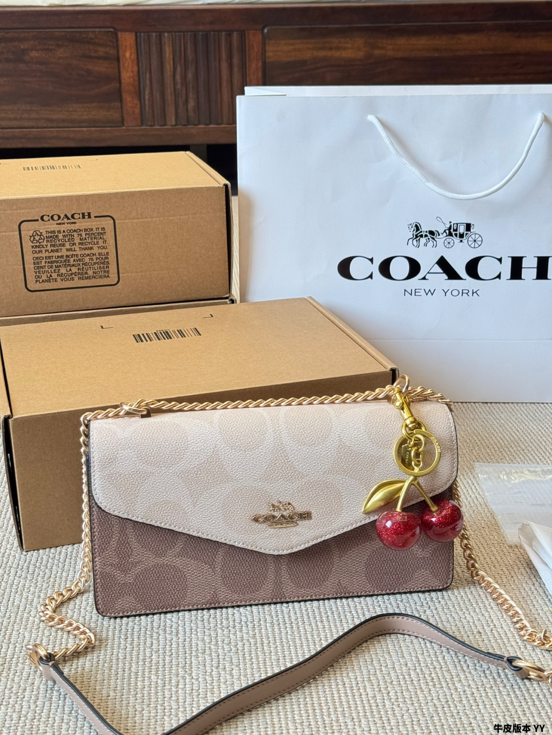 Versión en piel | COACH Kalre Cartera de sobre acordeón, combinación de colores clásica, no necesito decir má…