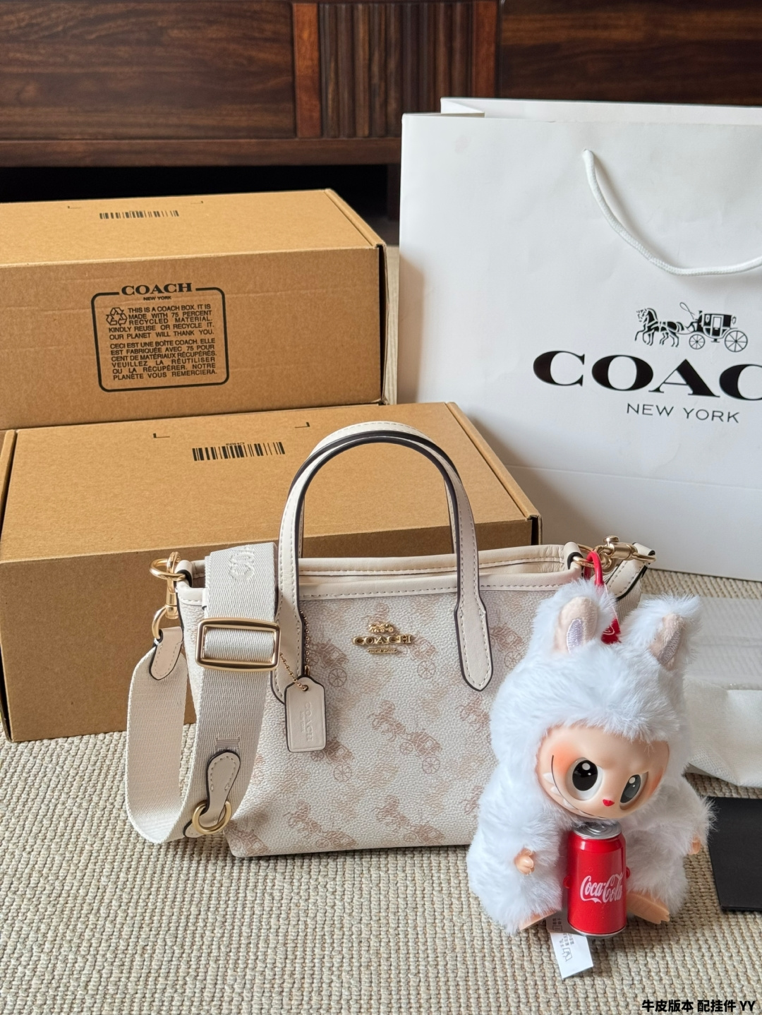 牛皮版本 配挂件 COACH | City小托特包 蔻驰九月新品来小托特包啦！ City 系列迷你号！！好乖好乖 尺寸16 16cm