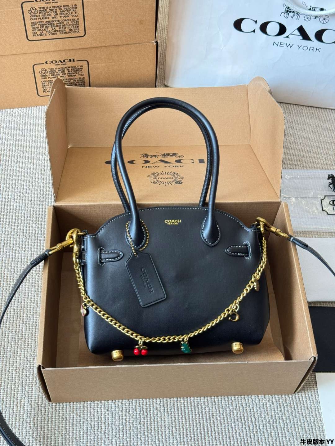 Versión piel de vaca COACH 蔻驰|EMPIRE 21 Tote retro de mano empire carryall da la bienvenida a un nuevo miembro. El tama…