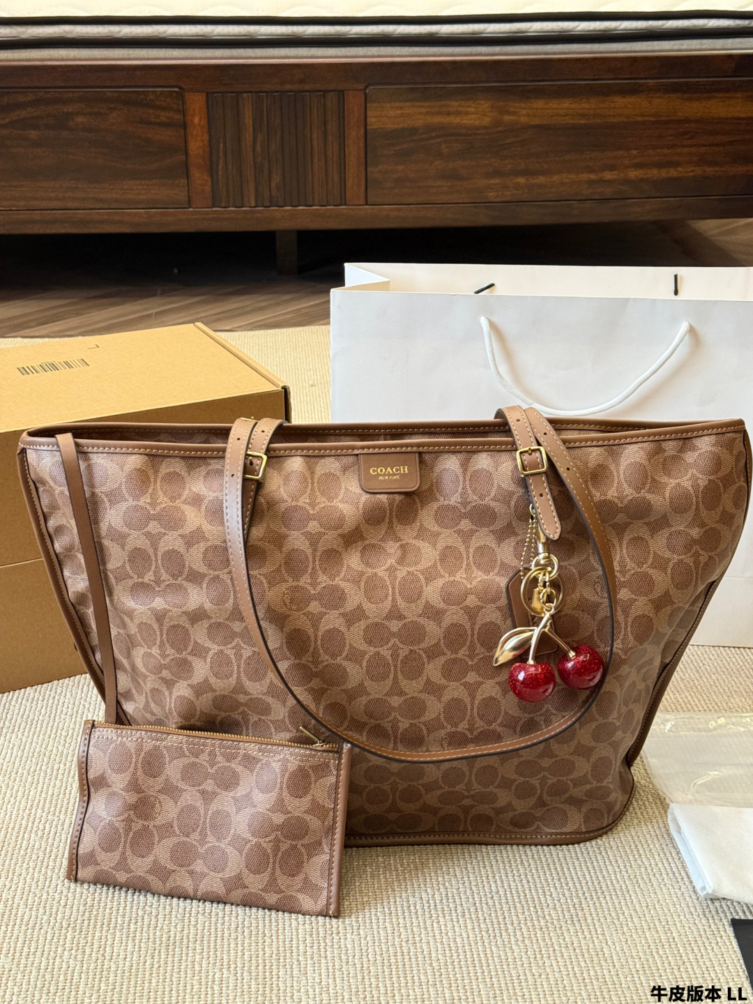 Versión de piel de vaca Coach | taxi tote 36, clásico estampado antiguo + variedad de colores, se adapta a todos los es…