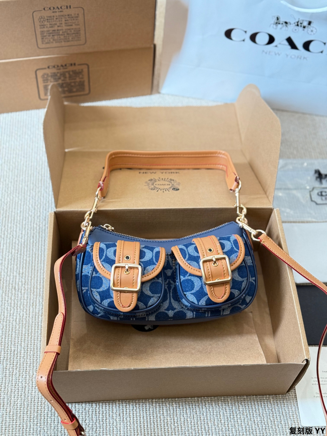 Réplica COACH｜Ashton bolso baguette El nuevo bolso baguette, estilo motero/urbano; un look diferente y genial…