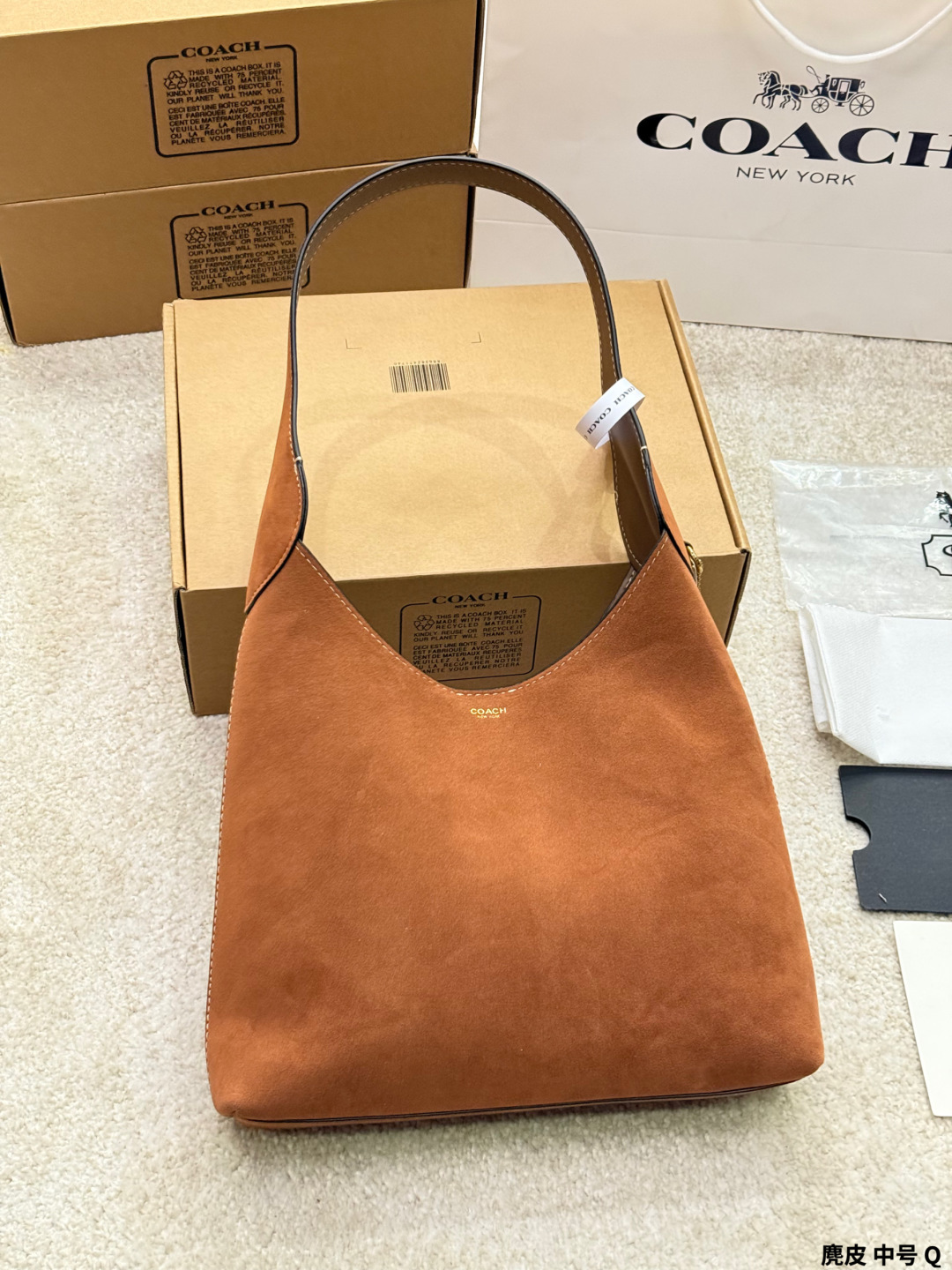 Gamuza (tamaño mediano) Coach Coach | Bolso de hombro Brooklyn Este bolso de hombro Brooklyn tiene un diseño elegante y…