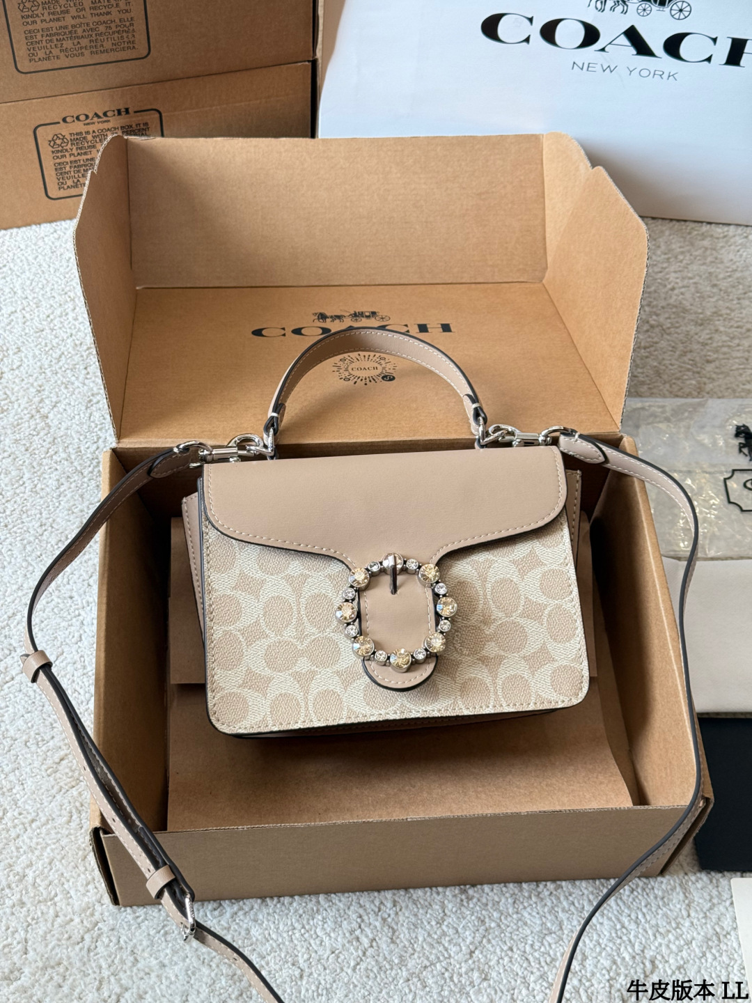 Versión piel Coach Courtney bolso cuadrado con cierre de diamantes Bolso cuadrado Courtney de Coach, lona clásica con l…