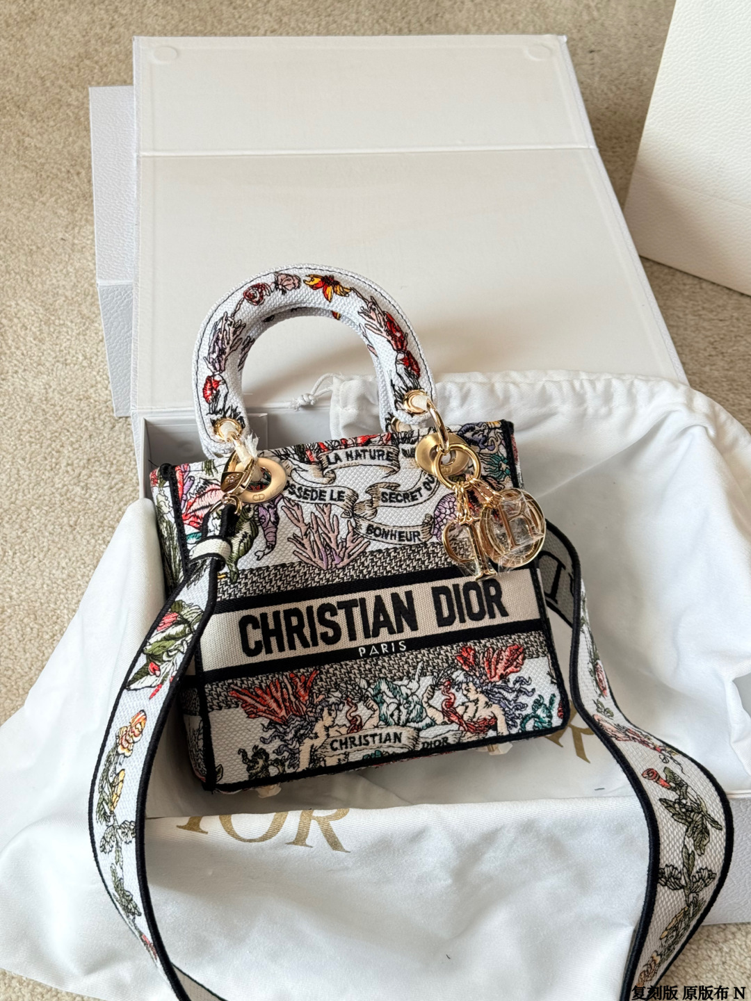 _dub9slwzID-2_eRMqt3ShFtyCUvD1Vn4YF_sleQ