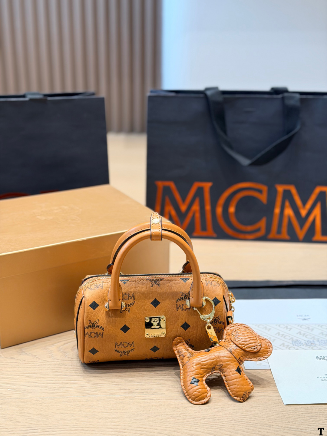 p125 MCM Boston pillow bag, versatile bag shape, the latest internet-famous title of the MCM family. Super cute appeara…