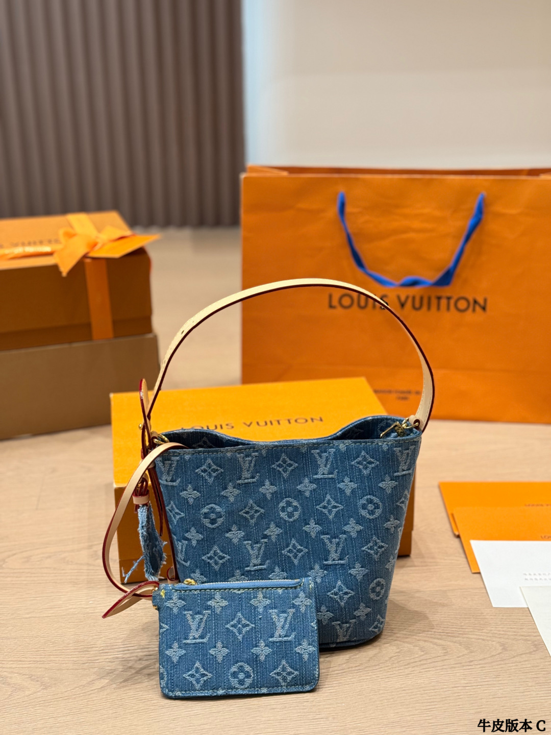 Cowhide Version P255 | Louis Vuitton Denim All In Bb Bucket Bag | Lv Denim All In Bb Bucket Bag, Made Of Monogram Denim + Leather Trim, Retro And Fashionable The Body Of The Bag Has Classic Old Flower Embroidery And Comes With A Detachable Pouch, Which Is Practical And Flexible. Moderate In Size, It Can Be Carried By Hand Or Cross-body, And Can Be Easily Carried During Commuting Or Leisurely Outings. Denim Material Is Lightweight And Durable, Very Suitable For Spring And Summer, And Has A Perfect Sense Of Fashion. It Is One Of Lv’s Popular Items | Size 17 18cm