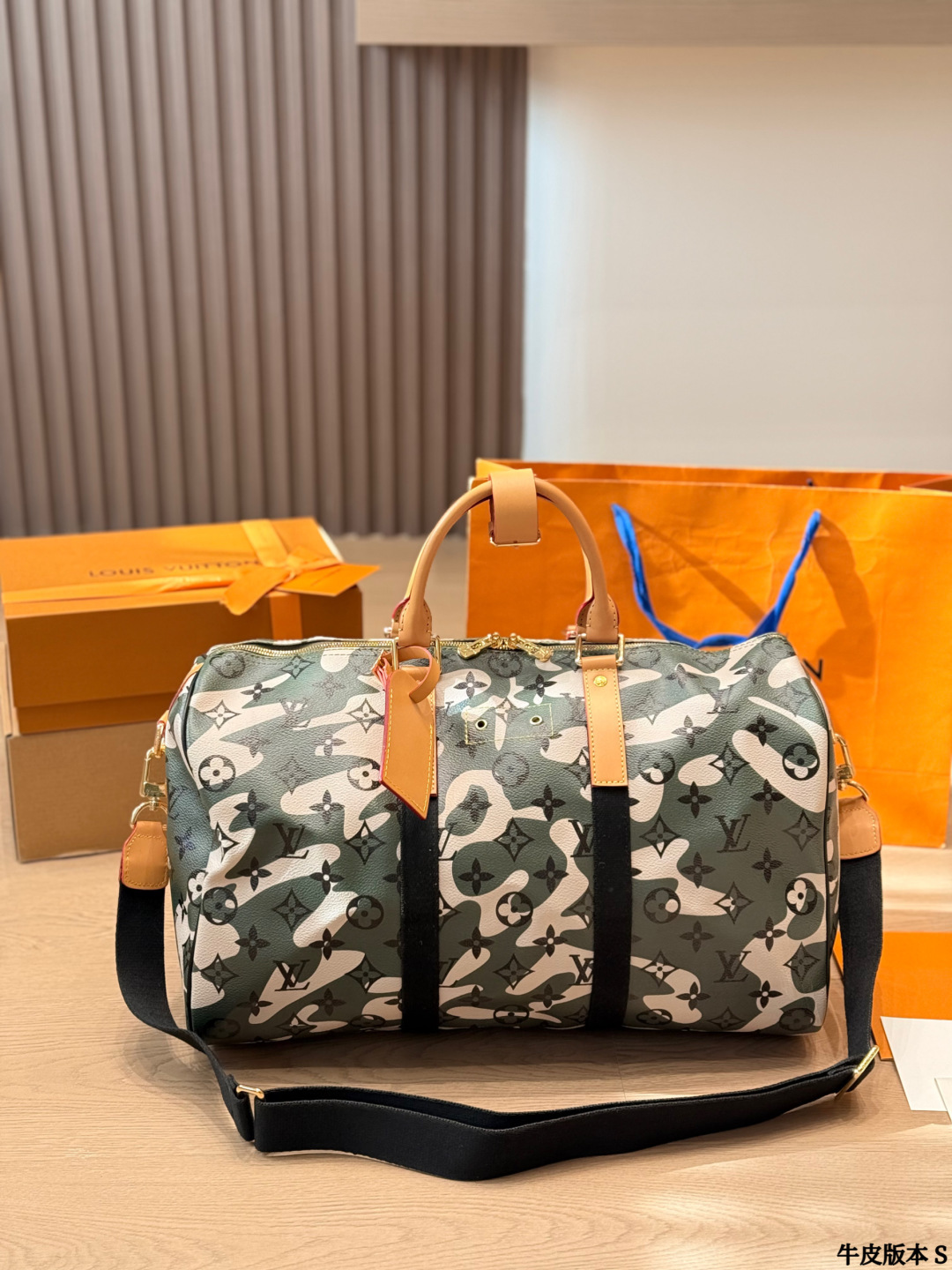 Cowhide Version P360 | Lv Murakami Camouflage Speedy45 | Lv And Takashi Murakami Jointly Branded Speedy In 2003, Camouflage Monogram | Canvas + Cowhide Trim, Both Artistic And Luxurious. Limited To 200 Pieces Worldwide, Out-of-print Collection, Extremely Valuable For Collection It Can Be Carried On The Shoulder Or Shoulder, Practical And Fashionable. Murakami's Camouflage Design Is Extremely Recognizable And Is A Representative Of Millennium Fashion. Fashionistas And Collectors Love It | Size 45 25cm