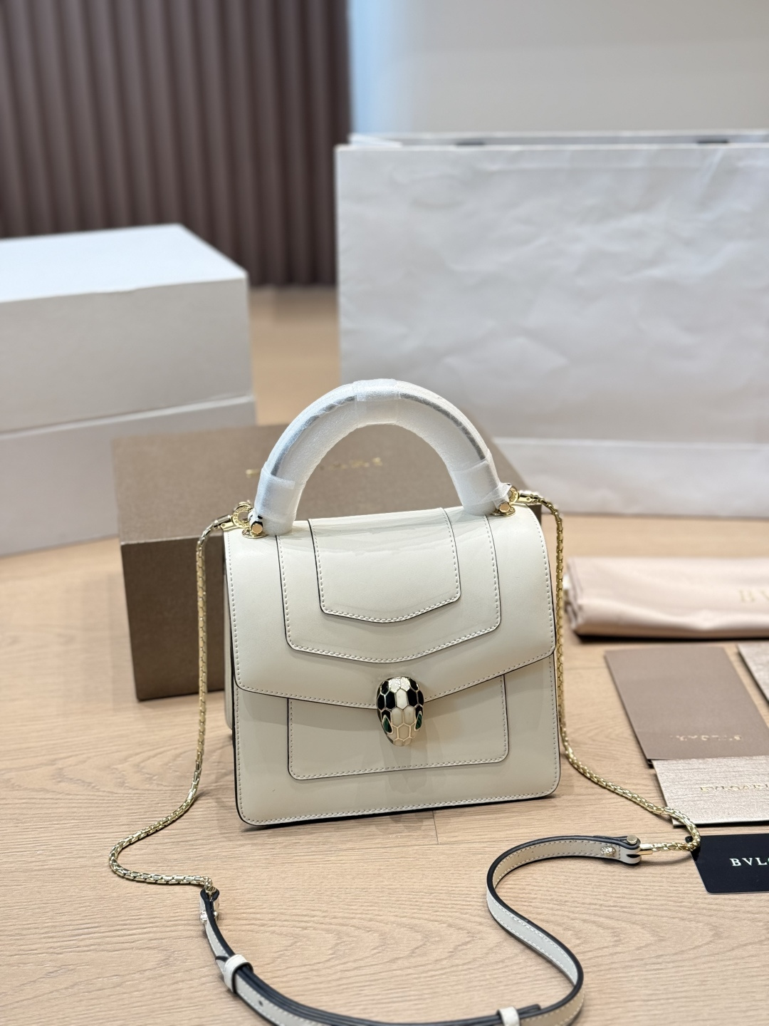 Versión original, piel de vaca p280 BVLGARI Serpenti bolso acordeón con cabeza de serpiente, bolso acordeón d…