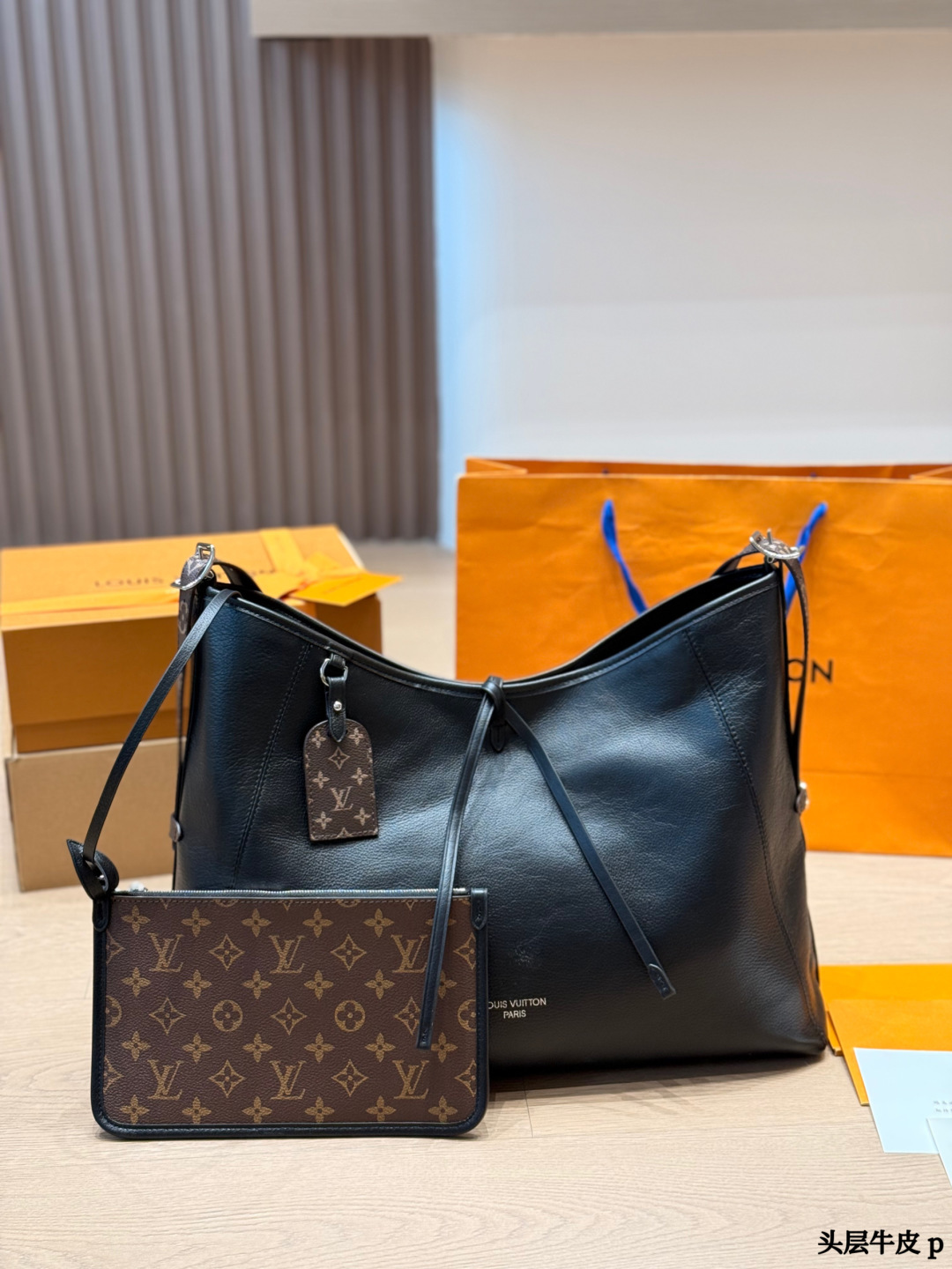 First-layer Cowhide P533 | Lv Carryall Black Warrior Tote Bag | Lv Carryall Black Warrior Tote Bag Is Made Of Soft Lambskin, Which Feels Delicate And Light. It Has Black Matte + Palladium Logo. It Is Low-key And High-end. It Has A Large Capacity And Is Suitable For Commuting And Short-distance Travel The Shoulder Strap Is Adjustable, Allowing You To Switch Between Shoulder And Cross-body Wear At Will. It Comes With A Detachable Presbyopia Bag For More Convenient Storage. Lined With Microfiber, Durable And Easy To Clean. For Daily Use, It Is Recommended To Use An Inner Bag To Protect The Bag | Size 42 28cm
