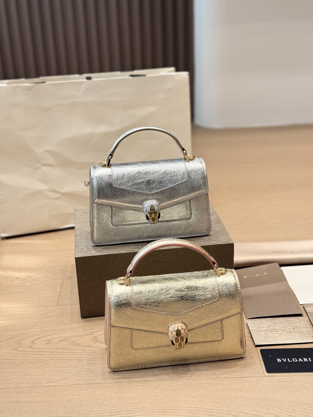 Versión original p280, bolso de cadena plateado Bvlgari Serpenti ✨ El bolso de cadena plateado de la serie Se…