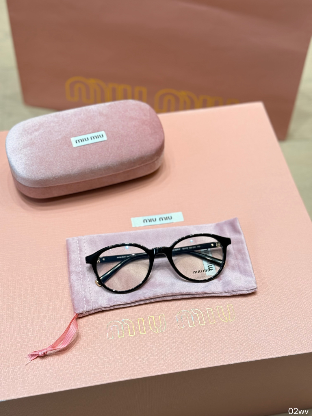 Full Package P218 | Miumiu Black Glasses | Miumiu Tortoise-colored Nerd Glasses, Retro Oval Frame Design, Tr90 Material Is Super Light, Comfortable To Wear All Day Long The Tortoise-colored Frames Are White And Versatile, Friendly To Square And Round Faces, And Are Great For Shaping Your Face. The Temples Have Brand Logos And Exquisite Details. They Come With A Pink Glasses Case And Cloth Bag, Making Them Easy To Store And Carry. It Can Be Equipped With Myopia Or Anti-blue Light Lenses. It Can Be Easily Used For Daily Commuting, Going Out Without Makeup, And Taking Photos With Concave Shapes. Get A Sweet And Cool Retro Style