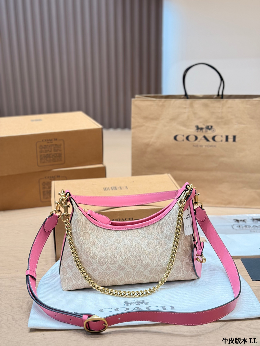 Versión en piel de vaca Coach Juliet bolso de hombro​​ Coach Juliet bolso de hombro de piel encerada, hecho de piel enc…