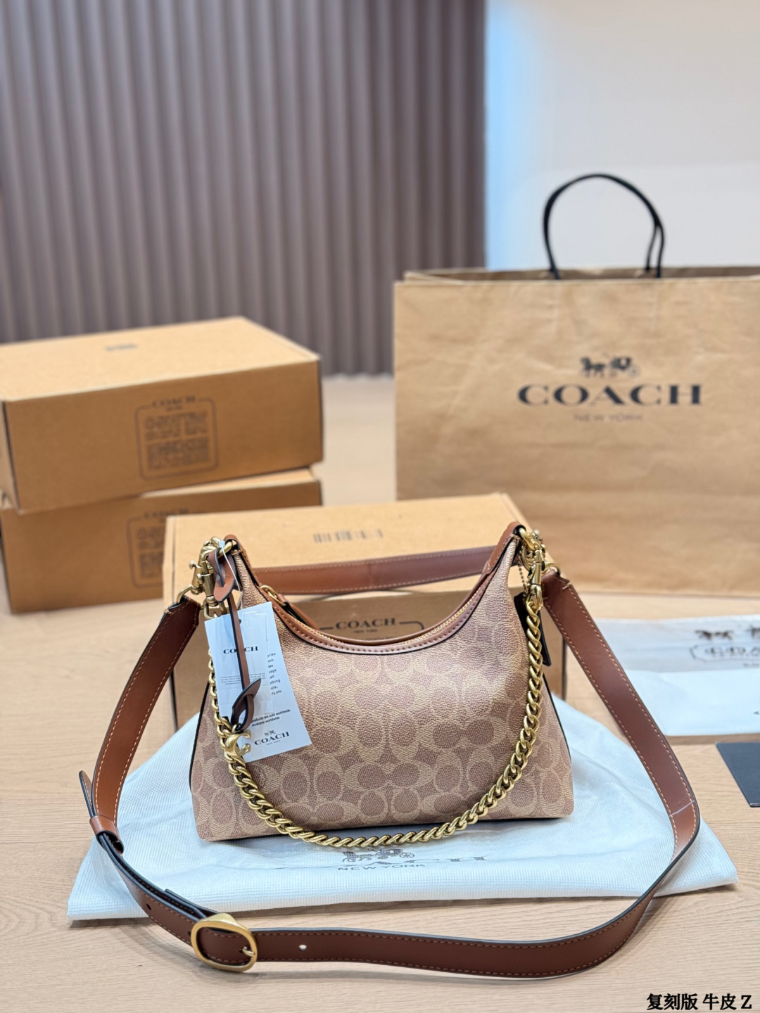 Versión réplica en piel de vaca Coach Coach | Bolso de axila Juliet hobo, bolso empanadilla de piel encerada negra con …