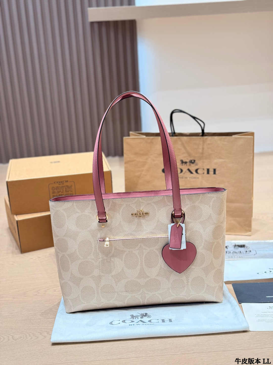 Versión en piel de vaca COACH Coach | Bolso tote Station, diseño de cubo simple y elegante, disponible en var…