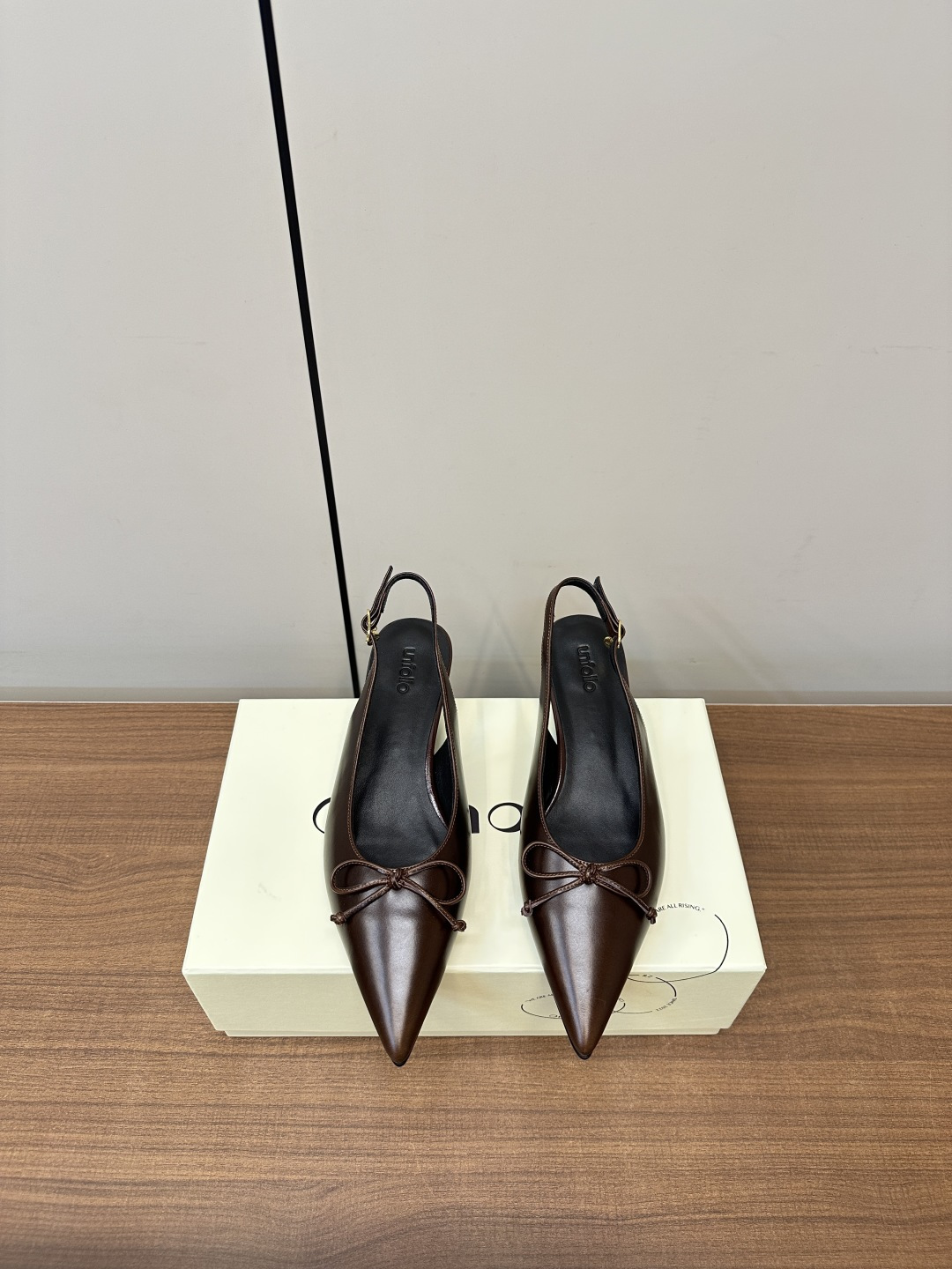 NO:410582,ORINOUS｜25SS Fashion cat and old-fashioned pointed sandals The minimalist beauty that has been missing in the fashion industry Classic fashion color scheme The effortless elegance is coming. Fashionable, exquisite, beautiful Baotou pointed toe. Open-edge beaded cowhide fabric is fashionable and simple. Skin-friendly sheepskin says that it is comfortable without a flat substitute!  Irresistible!  Italian leather sole size35-40 (40, 41 custom made without return), high heels, sandals, high heels, cowhide, sheepskin19860909ORINOUS｜25SS时尚猫跟老钱风尖头凉鞋 时尚界久违的极简之美 经典时尚配色 毫不费力的优雅风来袭 时髦 精致 绝美 包头尖头 开边珠牛皮面料时尚气质简约 亲肤羊皮内称舒适没有平替！无可替代！ 意大利真皮底 size35-40（40、41订做不退换）,高跟鞋,sandals,high heels,cowhide,sheepskin,Women's Shoes