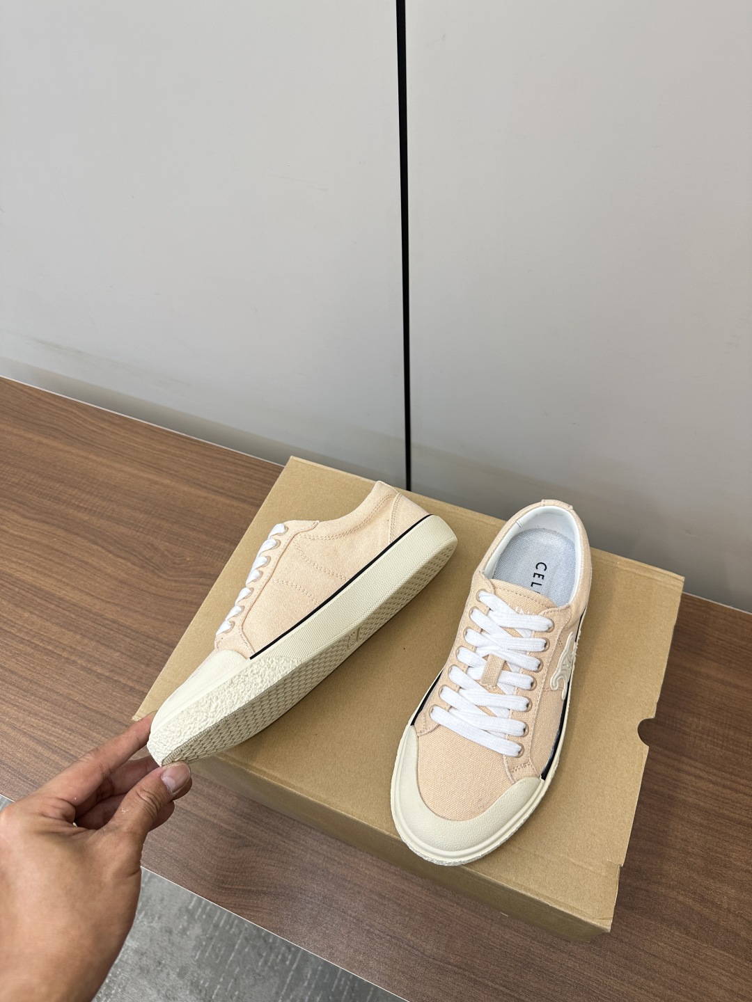 Celine Zeline 25s’ New Quilk Gate Canvas Shoes: Street-style German-trained flats with unique design. - 图片 4