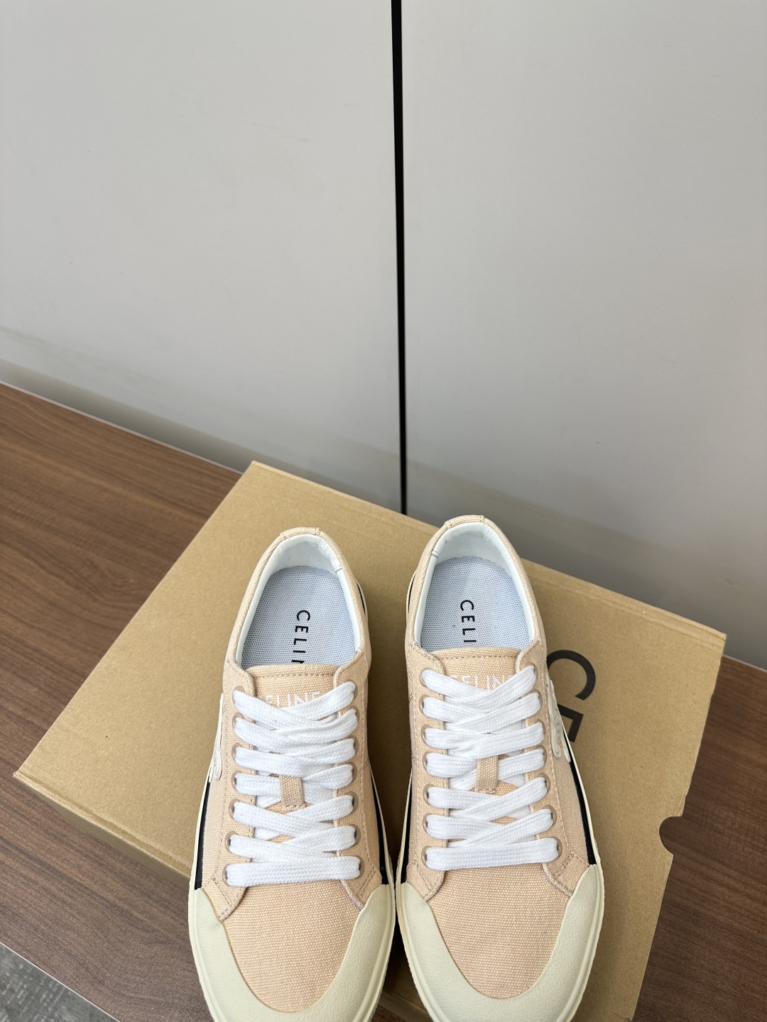 Celine Zeline 25s’ New Quilk Gate Canvas Shoes: Street-style German-trained flats with unique design. - 图片 7