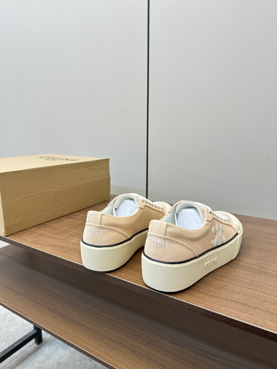 Celine Zeline 25s’ New Quilk Gate Canvas Shoes: Street-style German-trained flats with unique design. - 图片 3