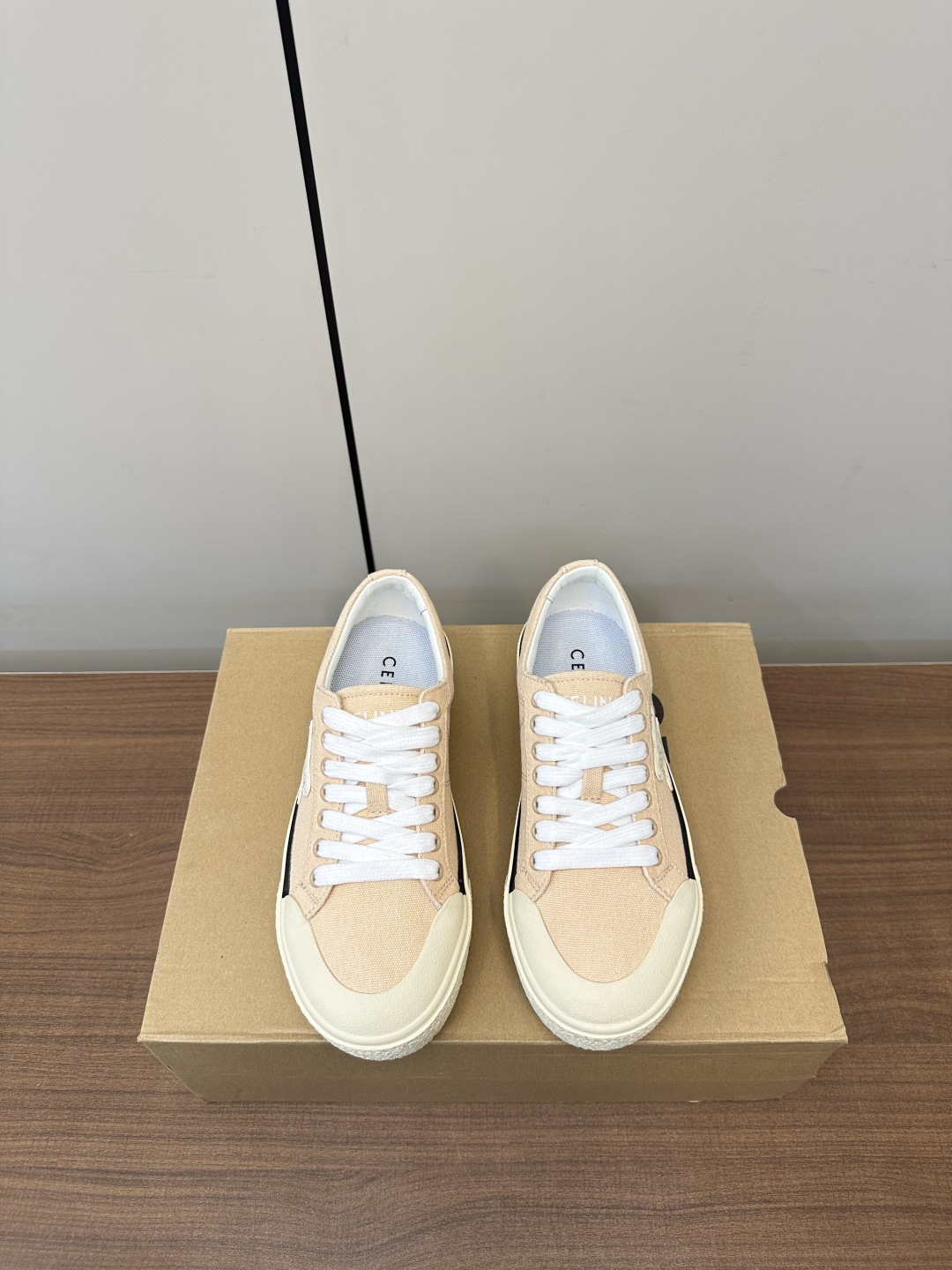 Celine Zeline 25s’ New Quilk Gate Canvas Shoes: Street-style German-trained flats with unique design. - 图片 9