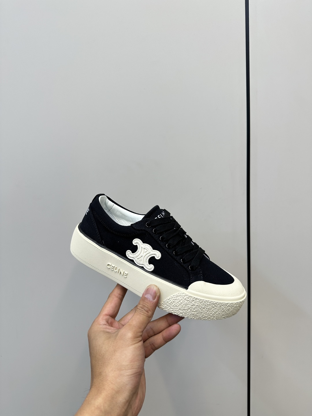 Celine Zeline 25s’ Quilk Gate Canvas Shoes: Stylish German-Designed Flats with Logo Details - 图片 5