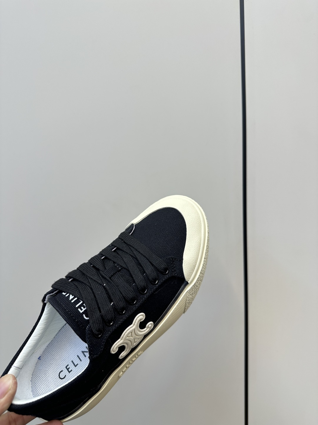 Celine Zeline 25s’ Quilk Gate Canvas Shoes: Stylish German-Designed Flats with Logo Details - 图片 6
