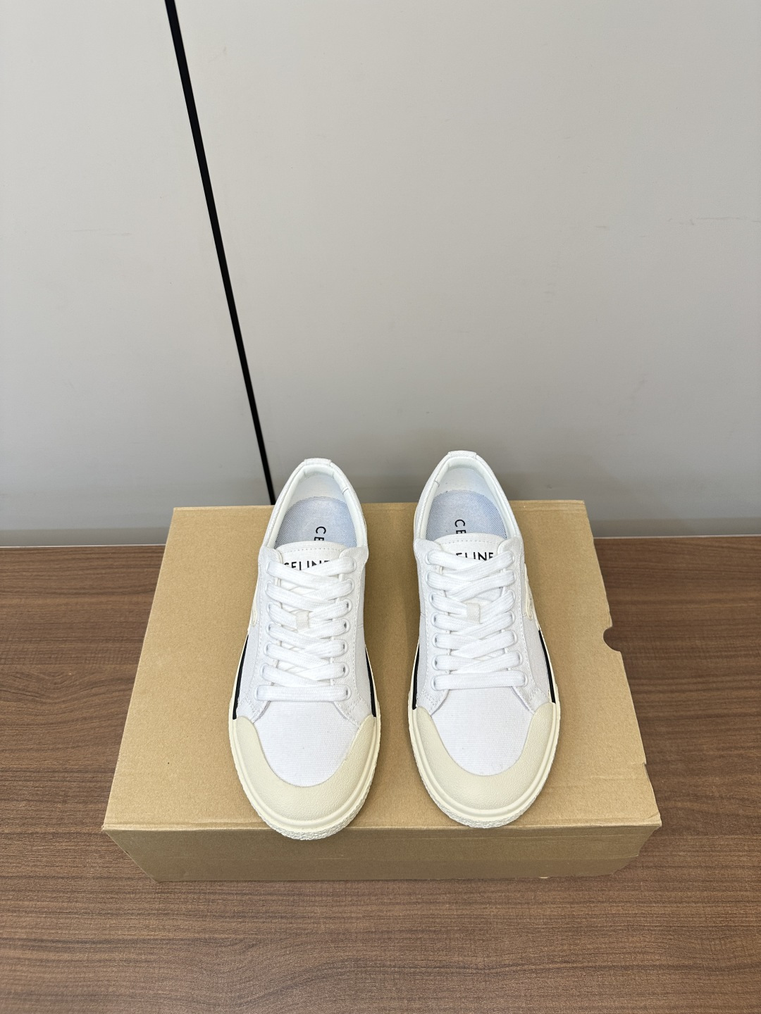 Celine Zeline 25s’ New Quilk Gate Canvas Shoes Review: Stylish German-Designed Flats - 图片 9