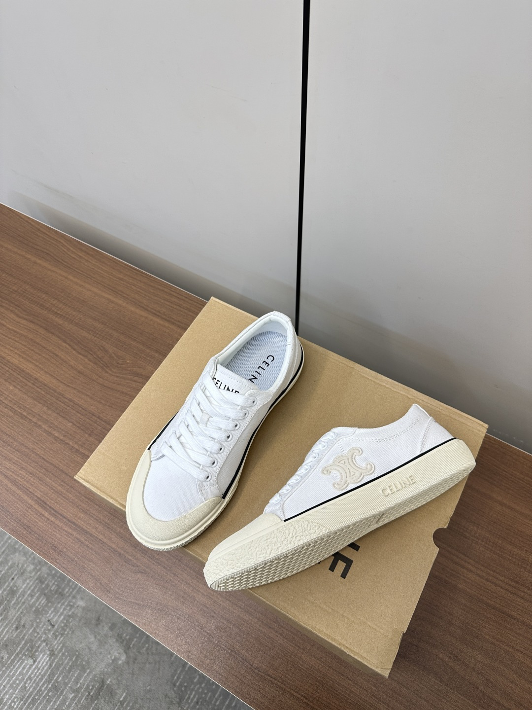 Celine Zeline 25s’ New Quilk Gate Canvas Shoes Review: Stylish German-Designed Flats - 图片 4