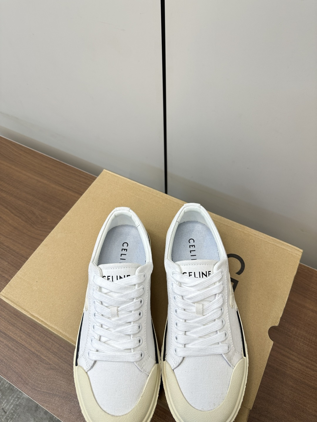 Celine Zeline 25s’ New Quilk Gate Canvas Shoes Review: Stylish German-Designed Flats - 图片 7