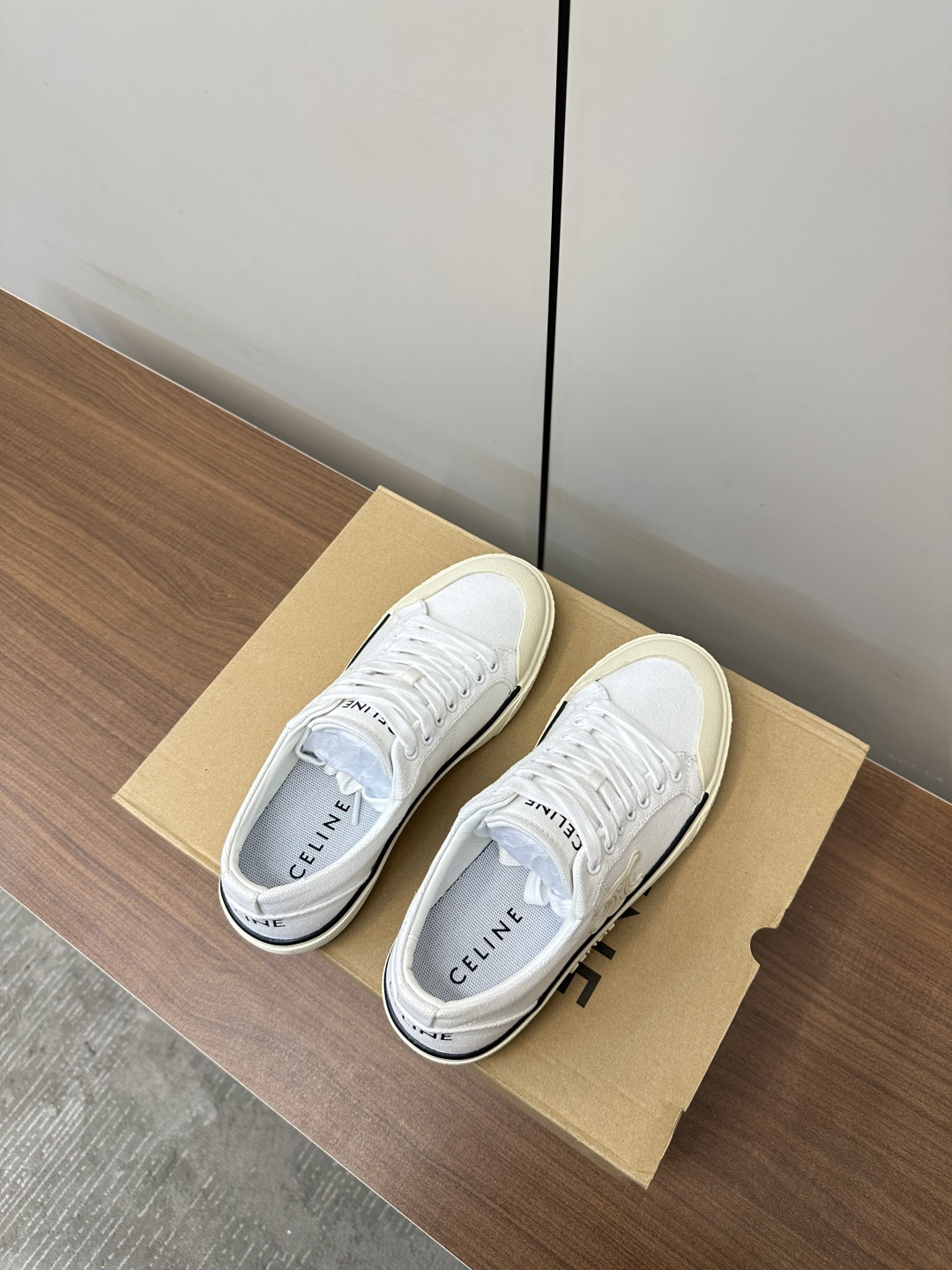 Celine Zeline 25s’ New Quilk Gate Canvas Shoes Review: Stylish German-Designed Flats - 图片 3