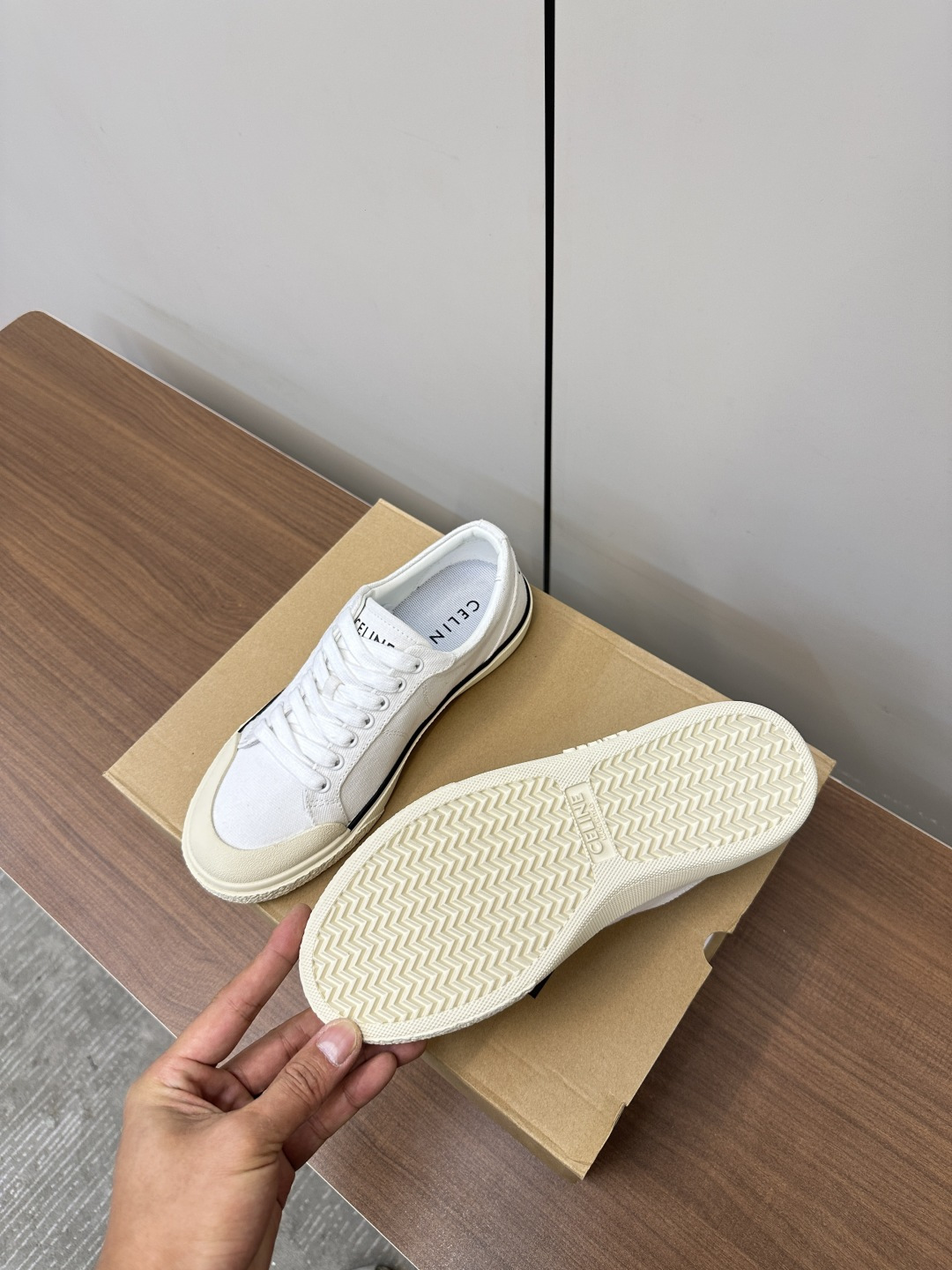 Celine Zeline 25s’ New Quilk Gate Canvas Shoes Review: Stylish German-Designed Flats - 图片 8