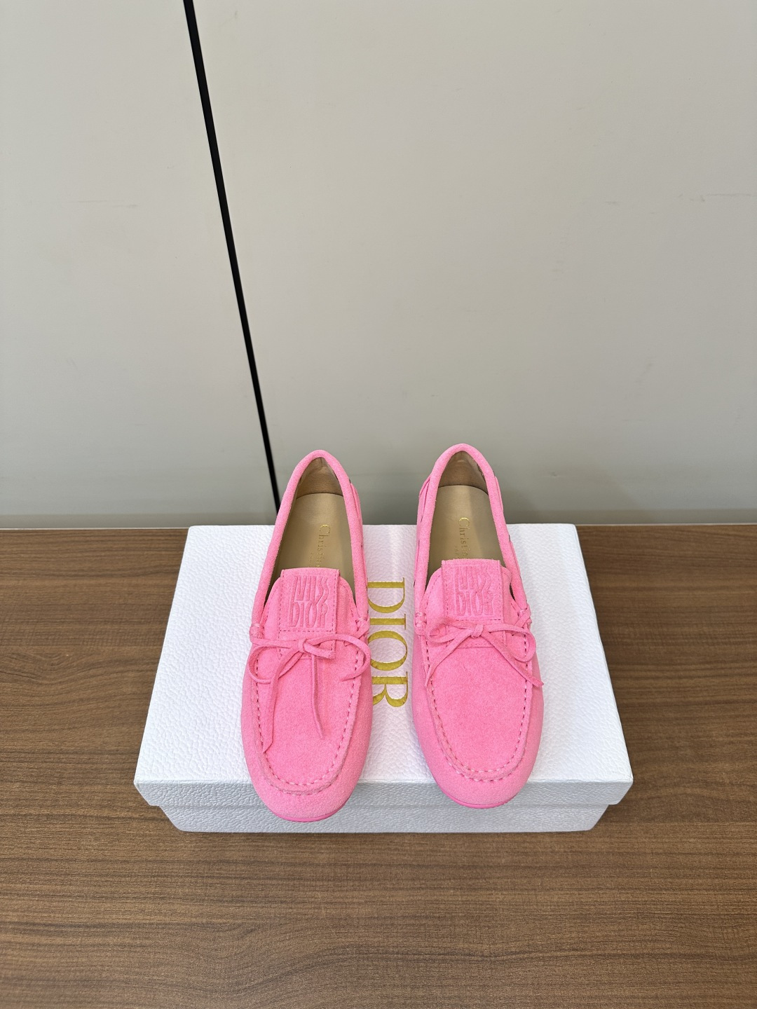 NO:259505,Dior｜Dior 25p spring and summer new super light jelly series loafers brand new layout strives to create fashionable classic items. New products created by the first large show of Paris Fashion Week. Inspired by the designer D ingeniously combined with the perfect shoe shape. It is more fashionable with the brand buckle!  Original creation, perfect and exquisite workmanship!   High mercerized fur upper inner lining: imported sheepskin original sole Size#35-41 (40 41 custom made without return or exchange), loafers, dior, dior, loafers, sheepskin19860909Dior｜迪奥25p春夏新款超轻果冻系列乐福鞋 全新 版面力求打造时尚经典单品 巴黎时装周第一场分量十足的大秀场打造的新品 灵感由D主设计师巧妙结合在完美鞋型上.搭配品牌搭扣,更显时尚！原版打造 完美 精致做工！  鞋面高丝光翻毛皮 内里:进口羊皮里 鞋底原版大底 Size#35-41（40 41定做不退换）,乐福鞋,dior,dior,loafers,sheepskin,Women's Shoes