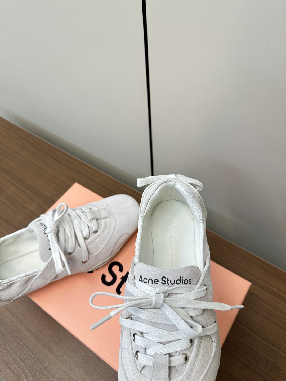 “Acne Studios Introduces New Ballet Shoes with Unique Fabrics and Design” - 图片 7