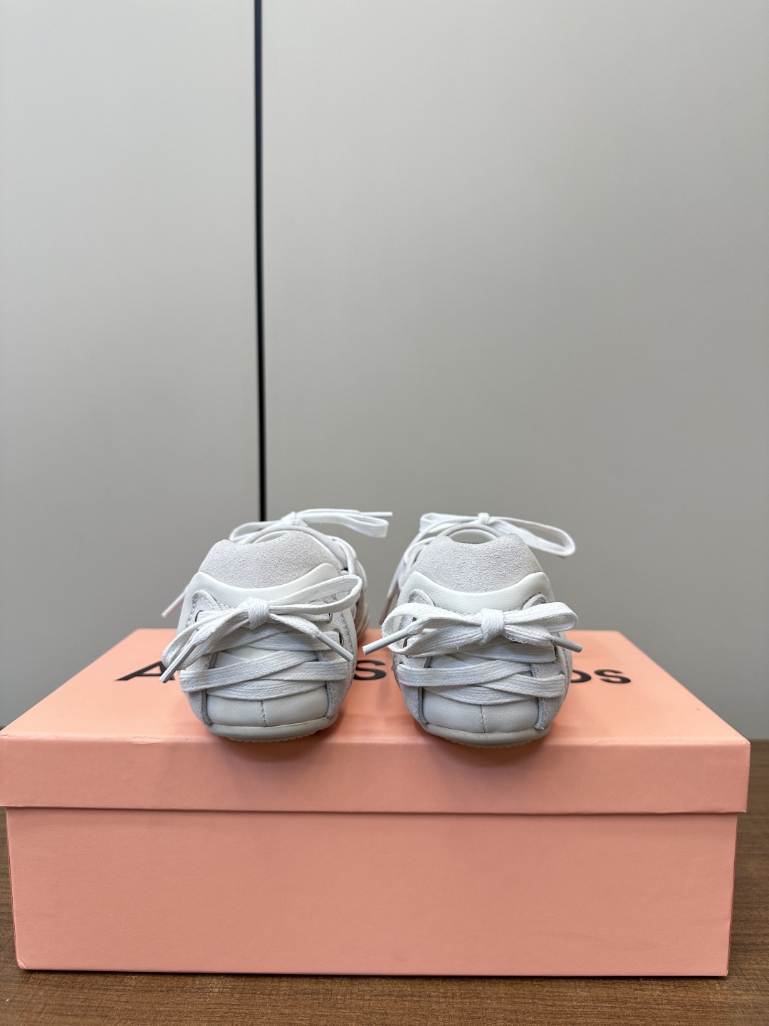 “Acne Studios Introduces New Ballet Shoes with Unique Fabrics and Design” - 图片 9