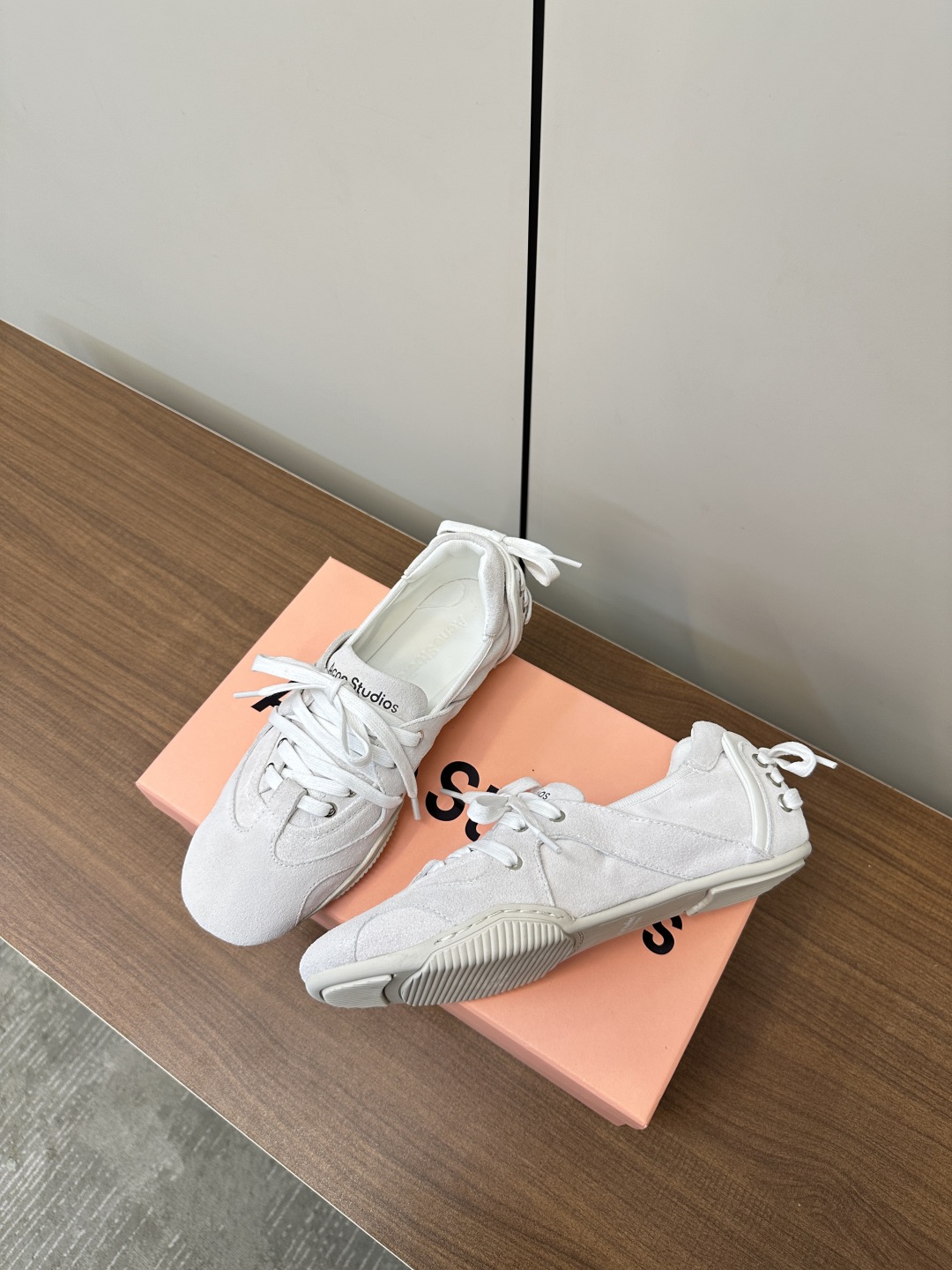 “Acne Studios Introduces New Ballet Shoes with Unique Fabrics and Design” - 图片 4