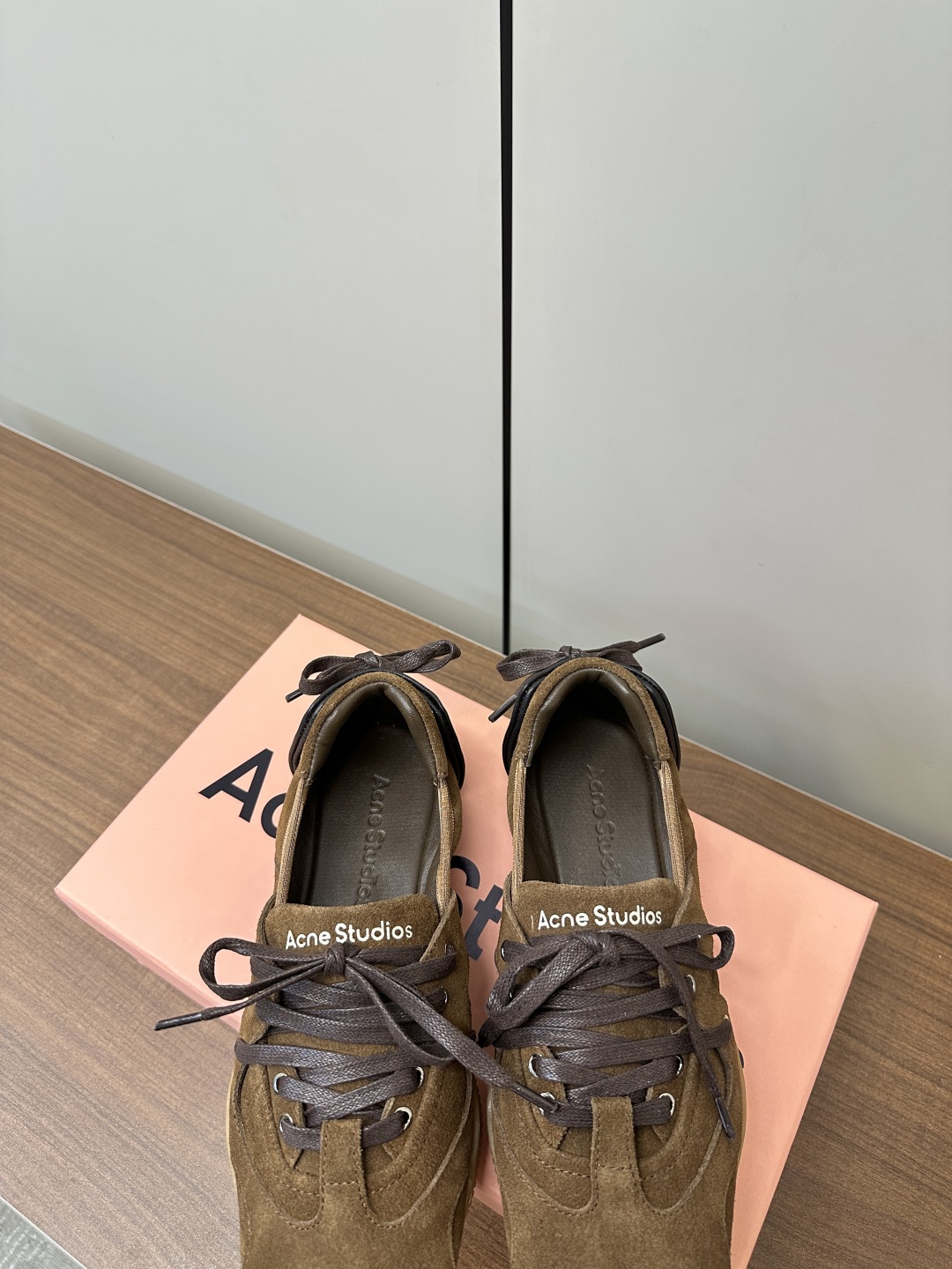 “Acne Studios: New Ballet Shoes with Unique Fabrics and Style” - 图片 8