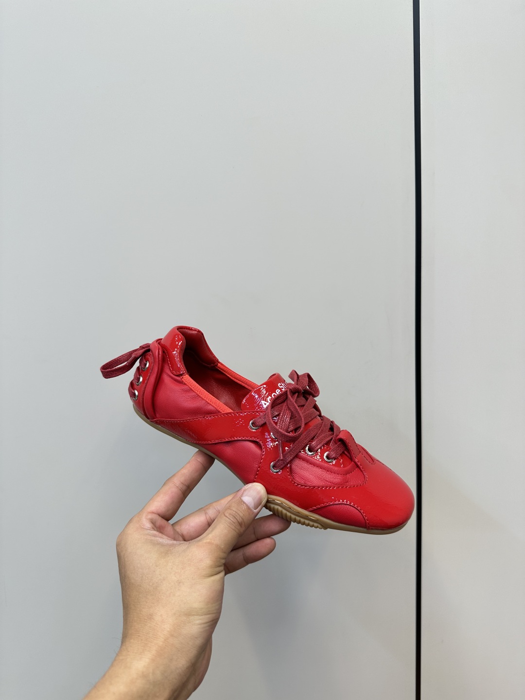 “Acne Studios: New Ballet Shoes with Unique Fabric and Design” - 图片 6