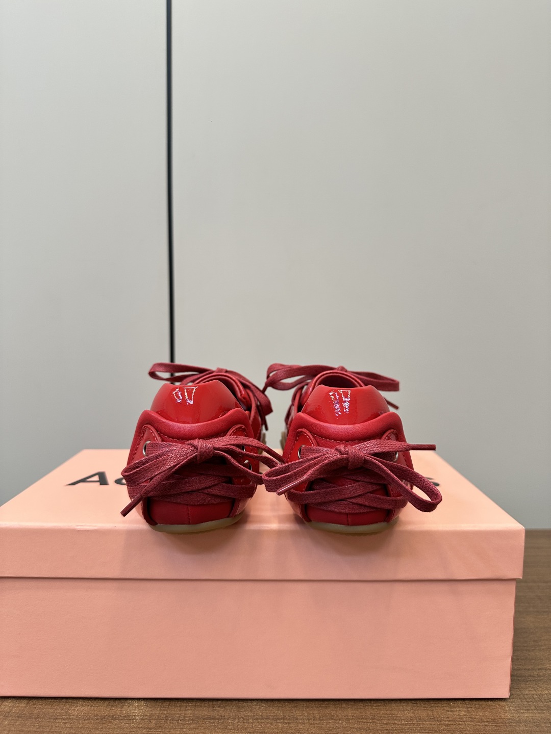 “Acne Studios: New Ballet Shoes with Unique Fabric and Design” - 图片 8