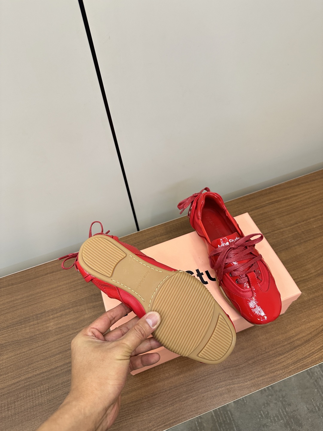 “Acne Studios: New Ballet Shoes with Unique Fabric and Design” - 图片 9