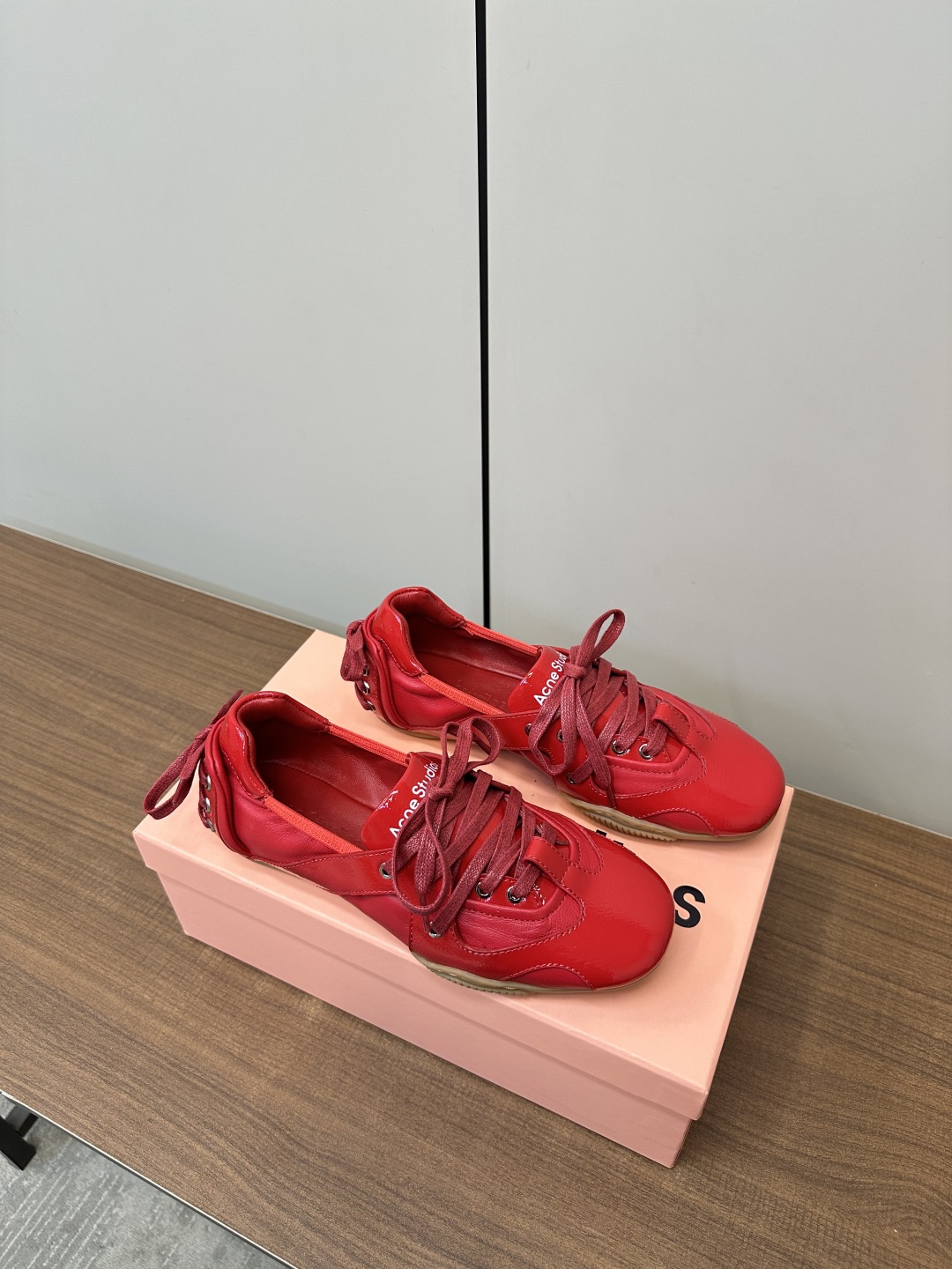 “Acne Studios: New Ballet Shoes with Unique Fabric and Design” - 图片 2