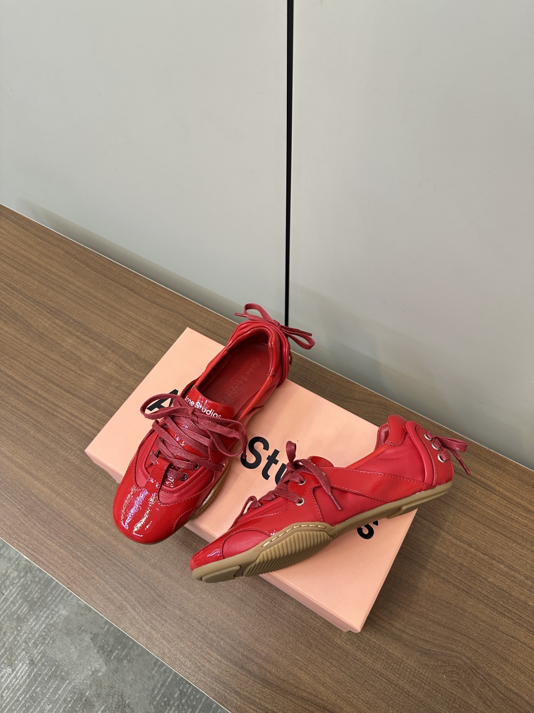 “Acne Studios: New Ballet Shoes with Unique Fabric and Design” - 图片 5
