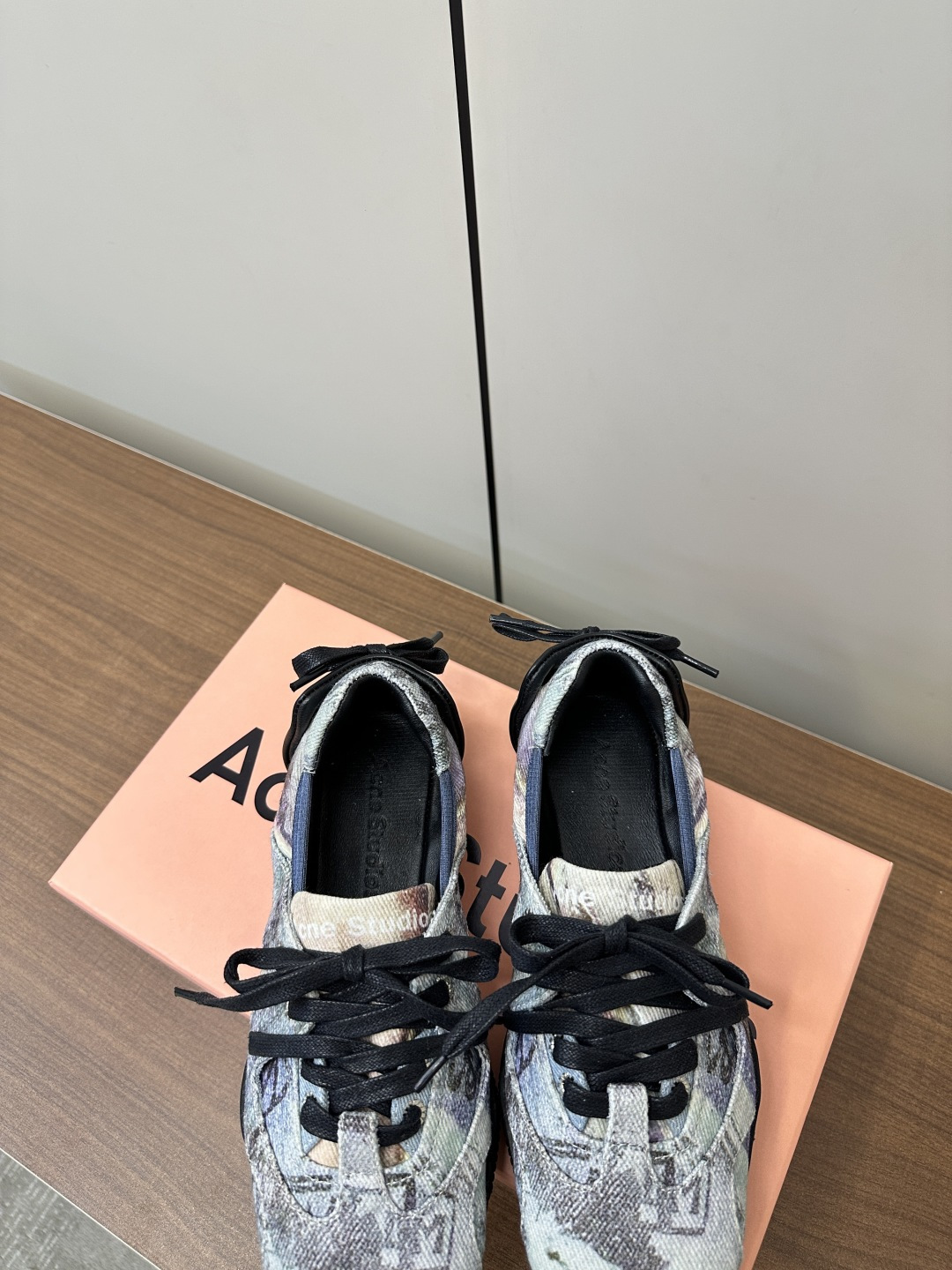 “Acne Studios Introduces New Ballet Shoes with Unique Design and Quality Fabrics” - 图片 7