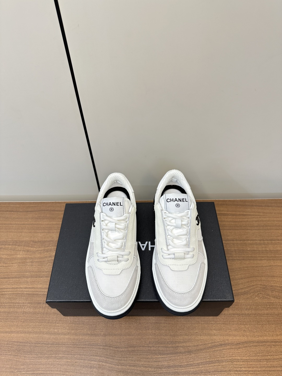 NO:410608,CHANEL｜Xiaoxiang 25C early spring vacation new shoe style casual shoes A pair of comfortable shoes can reduce the fatigue of your feet, the new model is very versatile. Whether it is daily wear, sister gatherings, workplace commuting, outdoor sports and various occasions, it can be easily controlled to increase height to show straight legs, modify the foot shape, comfortable and comfortable without scrubbing the feet, and it is very breathable. You can also wear it in summer. You can also wear it with temperament and workplace. Fabric lychee pattern cowhide + technology mesh fabric + sheep tendon material. Original mold opening tpu outsole!  size: 35-40 (41 custom made without return or replacement), casual shoes/sports shoes, chanel, sneakers, cowhide19860909CHANEL｜小香25C早春度假款新鞋型休闲鞋 一双舒适的鞋子能给自己减少脚下的劳累,新款Very 百搭 不管是日常穿搭,姐妹聚会 职场通勤,户外运动及各种场合都是可以轻松驾驭的增高显腿直、修饰脚型、舒服舒适不磨脚、透气性很好、夏天也可以穿哦、穿上气质拉满上班族也能轻松拥有 面料荔枝纹牛皮+科技网布+羊筋材质 原版开模tpu大底！ size: 35-40 (41定做不退不换),休闲鞋/运动鞋,chanel,sneakers,cowhide,Women's Shoes