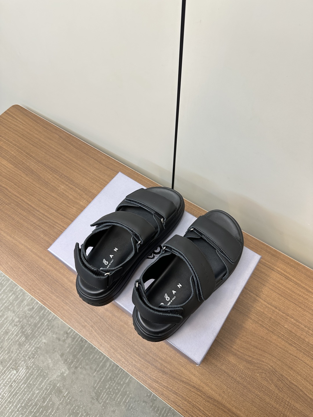Luxurious Italian Hogan Sandals P775: Comfortable, Stylish, and Waterproof. - 图片 8