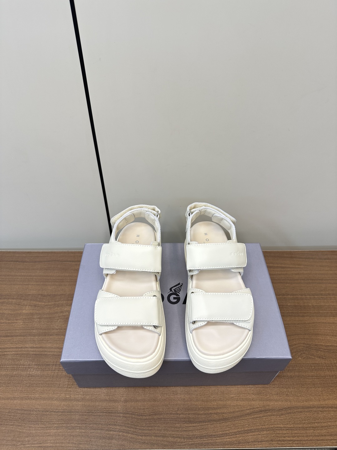 Italian Luxury: HOGAN Sandals P775 for Comfort and Style